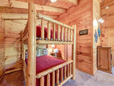 Bear Necessities Cabin in Gatlinburg w/ 1 BR (Sleeps8)