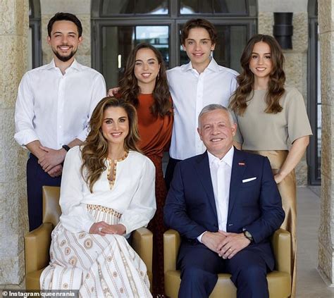 Queen Rania of Jordan shares new portrait with her family for New Year ...