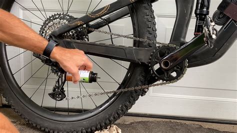 DIY Lubricate a Bicycle Chain: Learn How To Remove Dirt Buildup, Clean ...