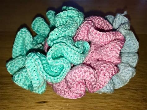 Crocheted Scrunchies (free pattern)