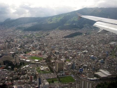 Preparing to land at Quito airport --it's in the middle of… | Flickr