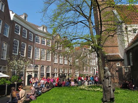 Courtyard and chapel of Begijnhof | Europe travel, I amsterdam, Street view