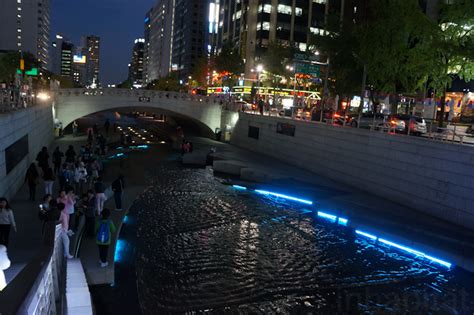 How the Cheonggyecheon River Urban Design Restored the Green Heart of Seoul