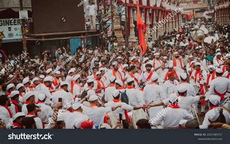 Pune Dhol Tasha Pathak Crowd Celebrating Stock Photo 2227385717 ...