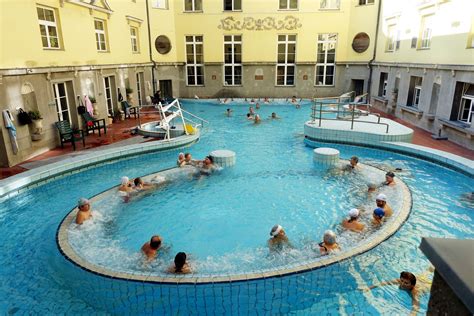 budapest_lukacs_thermal_baths_pool