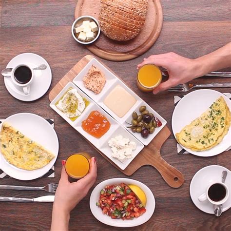 Israeli Breakfast for Two [Video] | Recipe [Video] in 2020 | Fresh ...