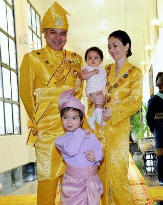 Xing Fu: FAMILY OF HRH RAJA NAZRIN SHAH