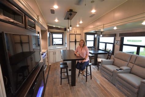 Eagle Interior Living - The RV Atlas