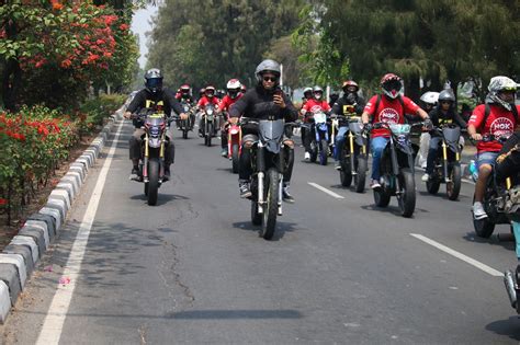 Puluhan Bikers Supermoto Meriahkan Jakarta CRF Day 2023