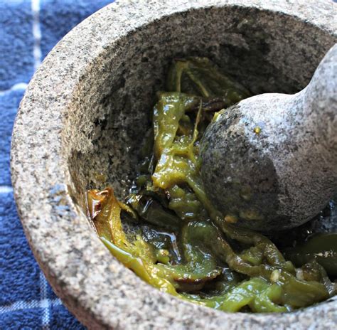 Molcajete Salsa Verde Recipe [VIDEO] - Mamá Maggie's Kitchen