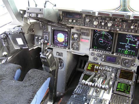 C-17 Cockpit / C 17 Facts Everything You Need To Know Military Machine ...