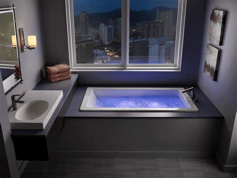 How to Decorate A Bathroom with A Jacuzzi Tub - EasyHomeTips.org