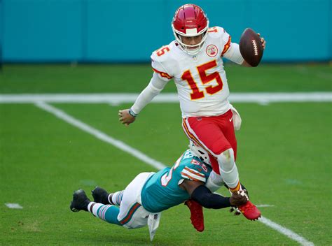 The Chiefs' Comeback Against The Dolphins Is Terrifying - The Spun