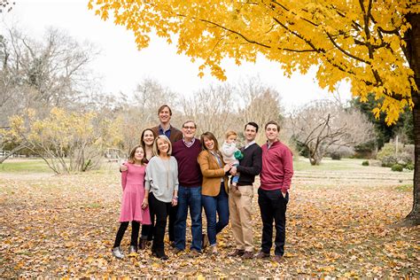 Large Fall Family Photo Shoot With Adult Children at Tuckahoe ...