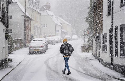 Cold Weather Payments triggered in UK snow – check if you’re eligible ...