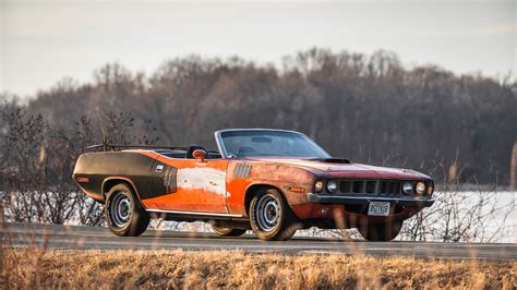 Container Find After 35 Years: A Plymouth Cuda V-Code 440-6 Convertible