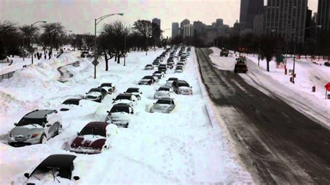 Chicago blizzard 2011 closes Lake Shore Drive HD - YouTube