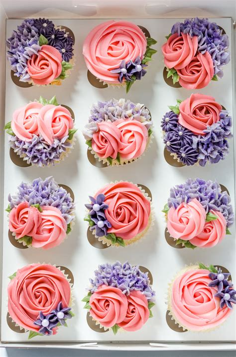 Flower cupcakes Decorating ideas | Dicas de decoração de bolos ...