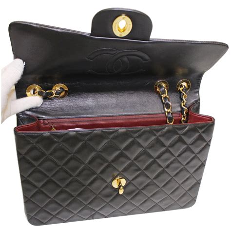 Chanel Classic Flap Handbag | semashow.com