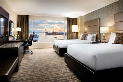 Luxury Rooms & Suites - Fairmont Waterfront Hotel Vancouver