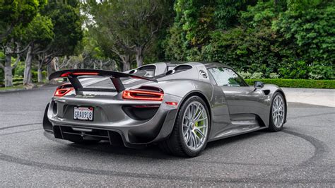 This Porsche 918 Spyder Is a 887 HP Hybrid Beast With Just 4,700 Miles