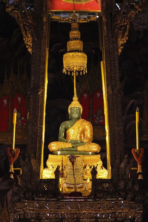 Emerald Buddha statue in Wat Phra Kaew, Bangkok, Thailand