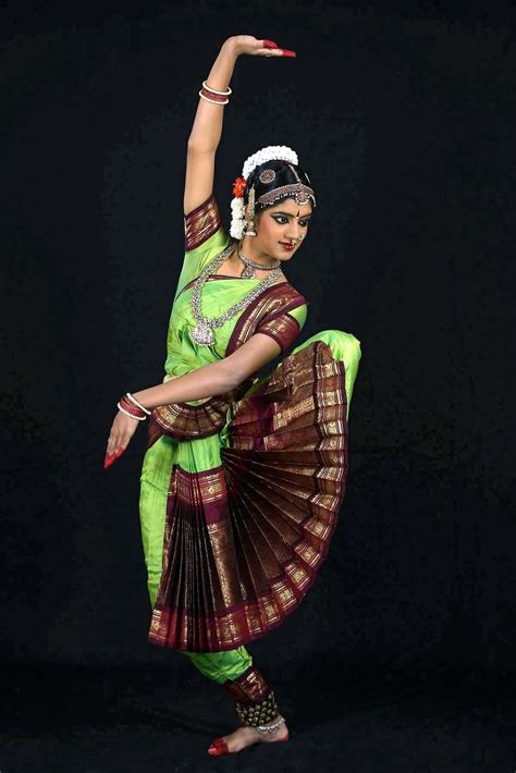 Bharatanatyam | Bharatanatyam poses, Bharatanatyam, Indian classical dance