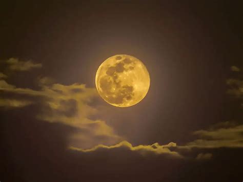 Yellow Moon Spiritual Meaning: What Could Possibly Happen?