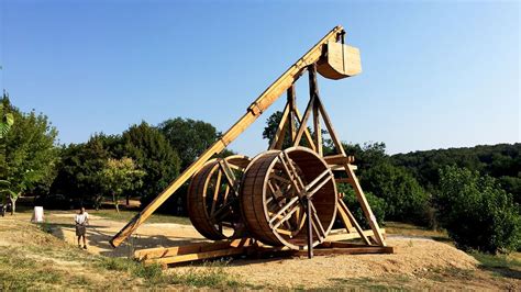 Meet the Trebuchet, the Castle-crushing Catapult of the Middle Ages ...