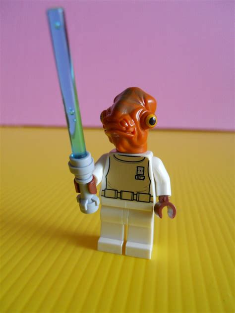 Dexters Diecasts (DexDC): LEGO Star Wars Minifigure ~ Admiral Ackbar