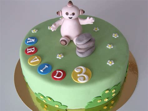 a birthday cake decorated with an image of a teddy bear on top of the cake