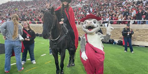 Arkansas Travelers' mascot visits Texas Tech football | MiLB.com