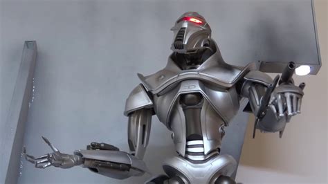 Battlestar Galactica - Cylon Centurion 1/6 - YouTube