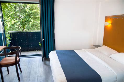 Standard rooms low cost and confortable in the center of Paris -Solar ...