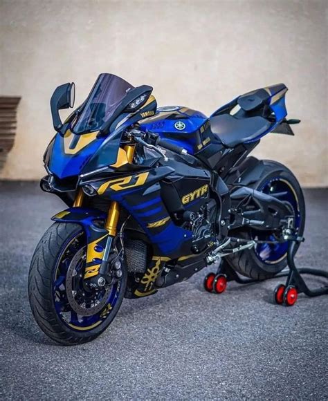 YAMAHA R1 | Super bikes, Yamaha r1, Yamaha bikes