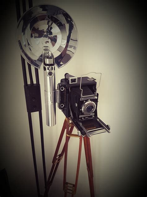 Vintage graflex flash hand with his vintage camera + tripod | RPF ...