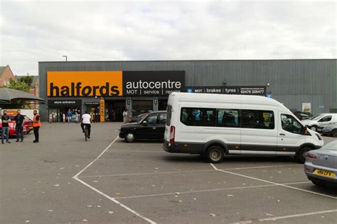 Halfords, Foleshill Road, Coventry © Mark Anderson cc-by-sa/2.0 ...