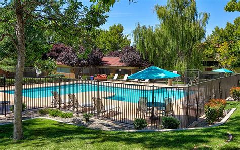 Pet-friendly apartments in Albuquerque, NM | La Paloma