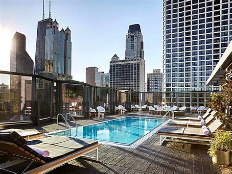 14 Hotels with Rooftop Pool in Chicago - Isa's Guide 2024