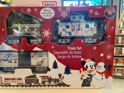 PHOTOS: 2021 Christmas Train Set Arrives at Disneyland Resort - WDW ...