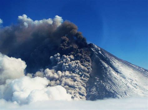 Alaska Volcano Eruption Disrupts Flights - Business Insider