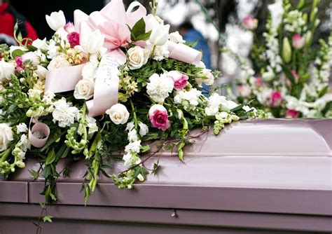 What to Do With Funeral Flowers