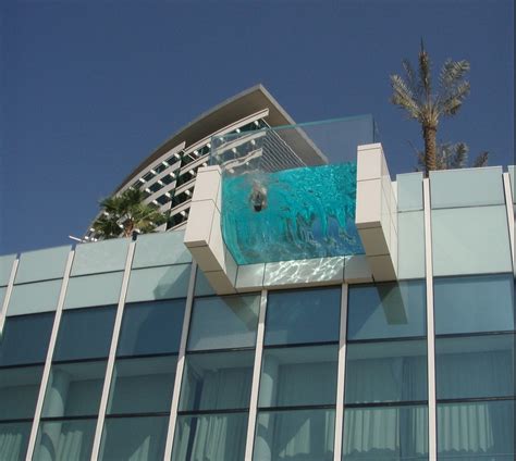 4 Incredible Hanging Hotel Pools | Amusing Planet