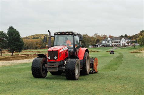 Hollinwell Deep Tine Aeration | Fineturf