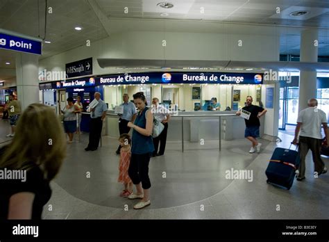 Inside Manchester Airport Terminal 3 entrance arrivals Stock Photo ...