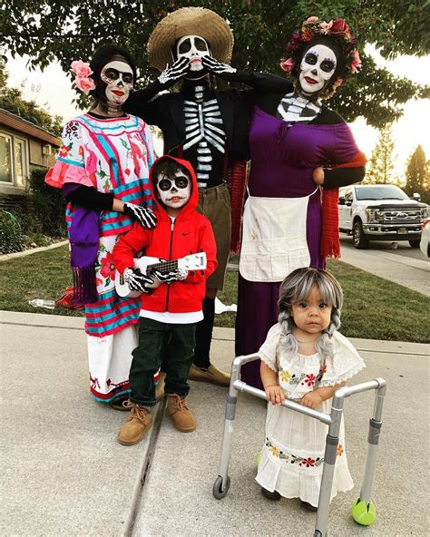 30 family Halloween costumes - Complete list of family costumes