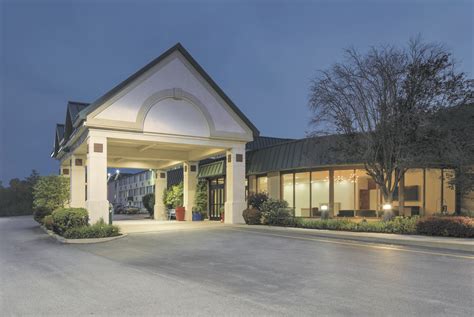 Ramada by Wyndham Beaver Falls | Beaver Falls, PA Hotels