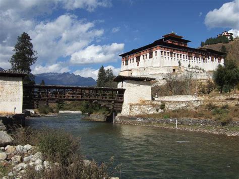 5 Monasteries of Bhutan to Help You Find Solace