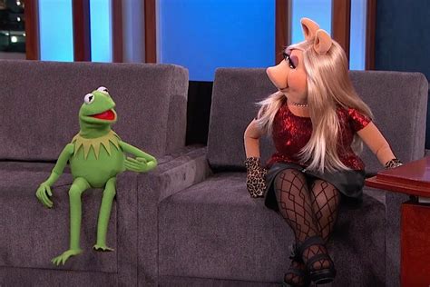 Kermit and Miss Piggy awkwardly discuss their breakup on Jimmy Kimmel ...