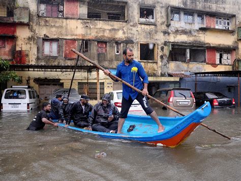 Cyclone Michaung nears southern Indian states, water enters Chennai ...